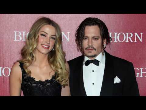 VIDEO : Johnny Depp Thanks Amber Heard For 'Putting Up With Him'