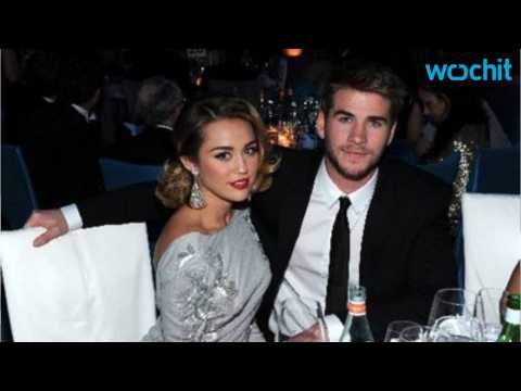 VIDEO : Miley Cyrus & Liam Hemsworth Kiss Again!