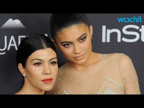 VIDEO : Kourtney Kardashian Takes Kylie Jenner as Her Date to Golden Globes Afterparty
