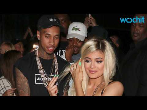 VIDEO : Following a Short Breakup, Kylie Jenner & Tyga Have a Fun Night Out in Los Angeles