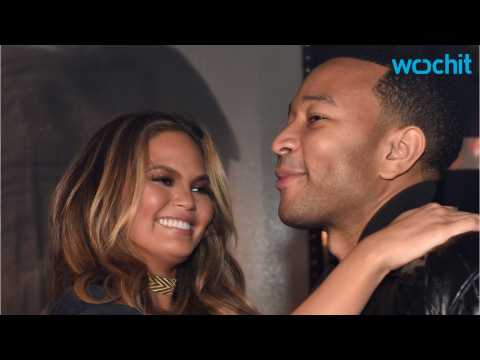 VIDEO : John Legend And Chrissy Teigen Are Expecting a Baby Girl