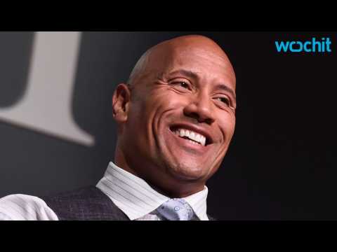 VIDEO : The Rock Sings a Christmas Song to His Daughter's First Christmas