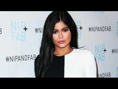 VIDEO : Kylie Jenner Relentlessly Pursued by Psych Ward Escapee