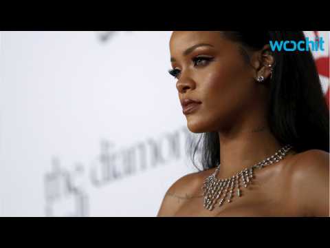 VIDEO : Rihanna Is No Damsel in Distress
