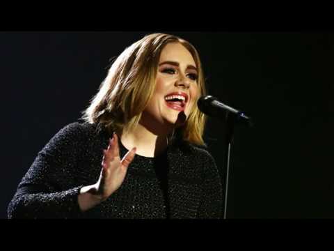 VIDEO : Adele Sells Record Breaking 7.13 Million Albums in the U.S.