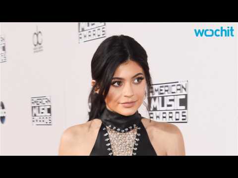 VIDEO : Kylie Jenner Debuts New Tattoo