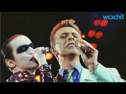 VIDEO : Pop Chameleon David Bowie Dead of Cancer Two Days After Final Album
