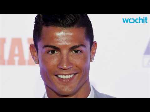 VIDEO : Cristiano Ronaldo Shows Off His Hunky Rhythm in a New Video