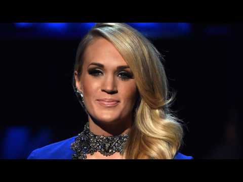 VIDEO : Carrie Underwood Stuns for Sinatra!