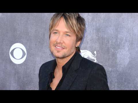 VIDEO : Keith Urban Mourns Loss of Dad