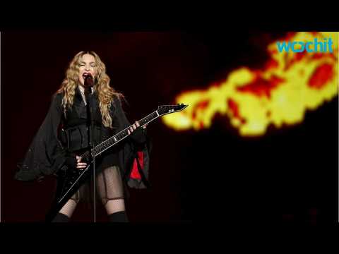 VIDEO : Madonna's Surprise Paris Performance Calls for Peace