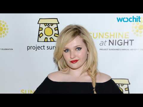 VIDEO : Abigail Breslin to Star in 'Dirty Dancing' Remake