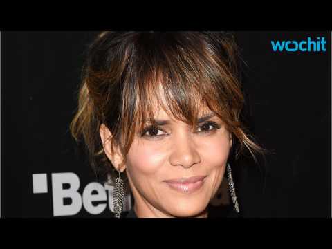 VIDEO : Halle Berry Is Dating; Doesn't Want Anything Serious at the Moment