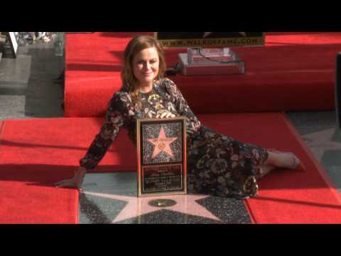 VIDEO : Amy Poehler Jokes About Receiving Star On Walk Of Fame