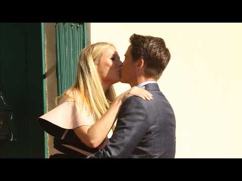 VIDEO : Rob Lowe & Gwyneth Paltrow Lock Lips!