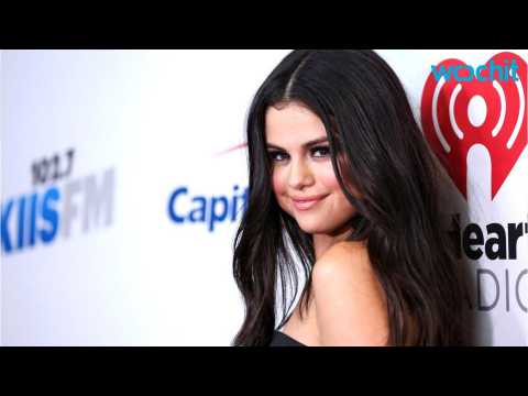 VIDEO : Selena Gomez and Niall Horan Go on a Cute Date