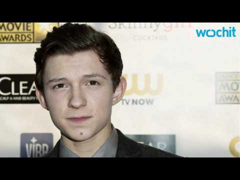 VIDEO : Tom Holland Looks to Andrew Garfield and Tobey Maguire for Guidance