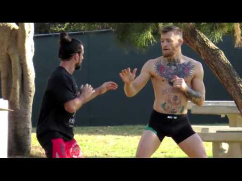 VIDEO : Conor McGregor s'entrane dans un parc  Los Angeles