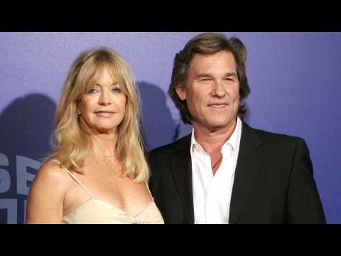 VIDEO : Did Kurt Russell and Goldie Hawn Tie the Knot?