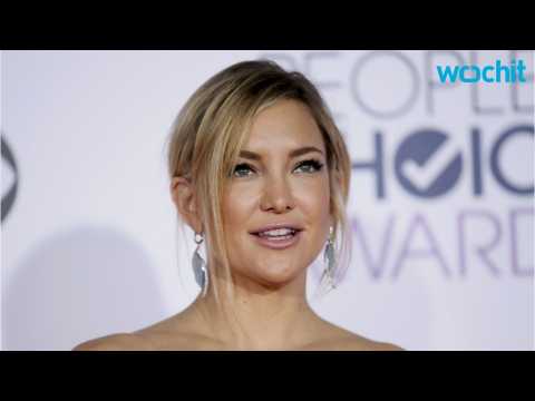 VIDEO : Kate Hudson's New Year Eve Kiss