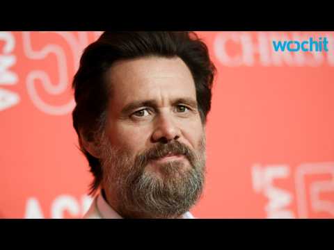 VIDEO : Jim Carrey Makes First Appearance at Golden Globes