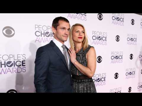 VIDEO : Claire Danes & Hubby Hugh Dancy Dazzle on The Red Carpet!