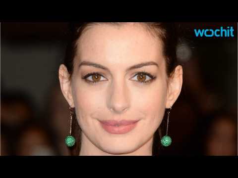 VIDEO : Anne Hathaway is Nailing Her Pregnancy Journey