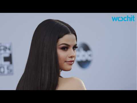 VIDEO : Selena Gomez Fans Speculate Over Music Video Release