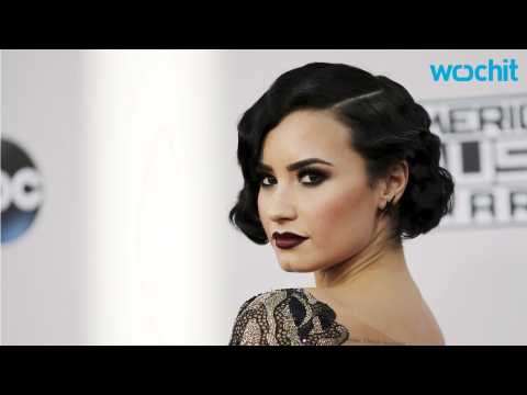 VIDEO : Demi Lovato's Old Hollywood Makeup May Be a Good Fit for You
