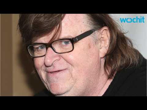 VIDEO : Michael Moore Wants Supporters to Sign a Petition Denouncing Trump's Muslim Ban Proposal