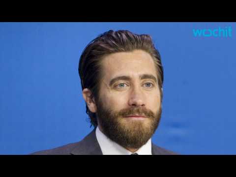 VIDEO : Jake Gyllenhaal Receives Big Award in Dubai