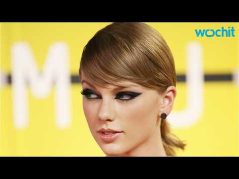 VIDEO : Taylor Swift Makes a Surprise Visit to a Cancer-Stricken Fan