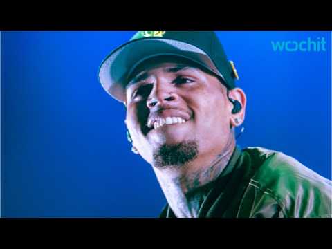 VIDEO : Chris Brown Surprises Concert Crowd by Bringing Baby Onstage