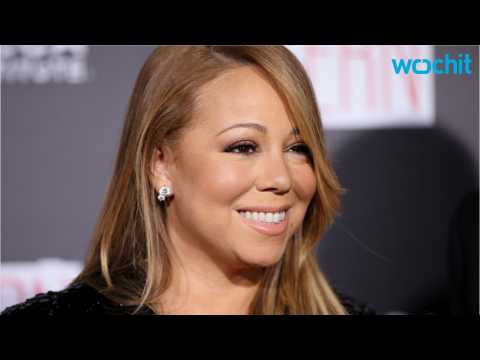 VIDEO : Mariah Carey Surprises Fans With a Freestyles Christmas Song On Stage