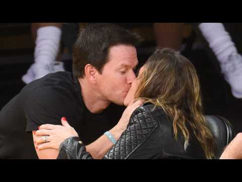 VIDEO : Mark Wahlberg's Daughter Steals Spotlight