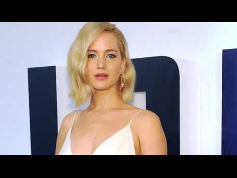 VIDEO : Jennifer Lawrence Always Winds up 'Drunk and Disappointed' on NYE