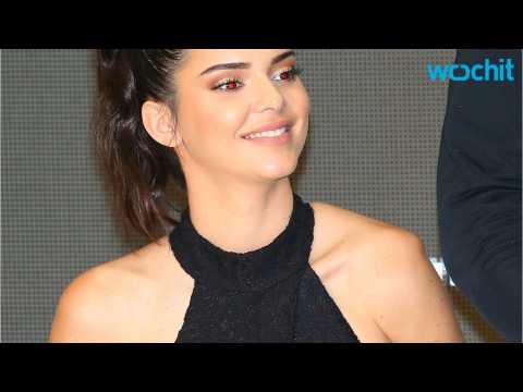 VIDEO : Days After Hospitalization Reveal, Kendall Jenner Goes Shopping