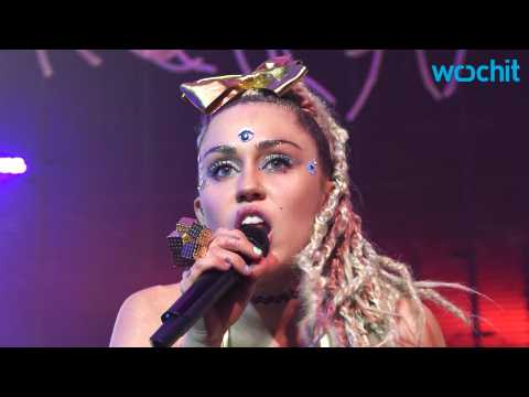VIDEO : Miley Cyrus Doesn't Miss the ?Old Miley?