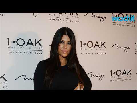 VIDEO : Kourtney Kardashian Special NYE Kiss