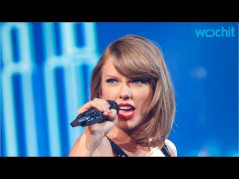 VIDEO : Taylor Swift Is Teasing 