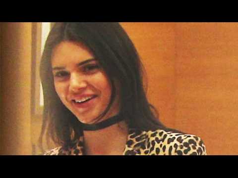 VIDEO : Kendall Jenner's Lack of Public Love Life Leads to Speculation She's a Lesbian