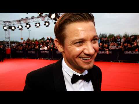VIDEO : Jeremy Renner finalises divorce from Sonni Pacheco
