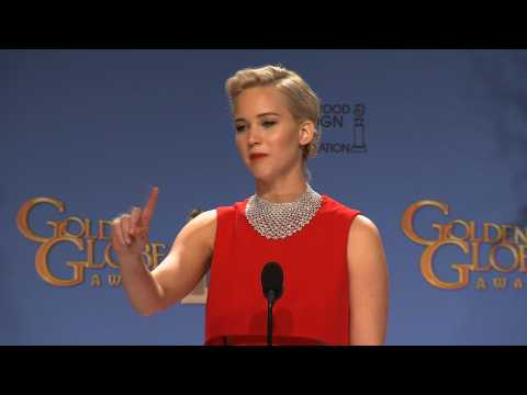 VIDEO : Jennifer Lawrence wants your full attention
