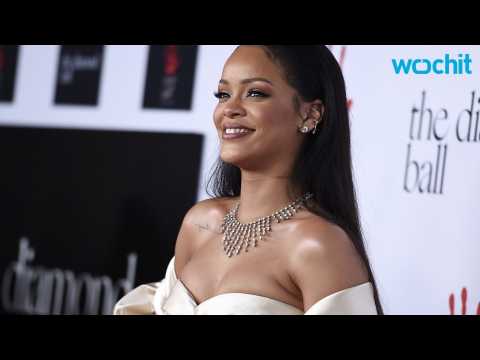 VIDEO : Rihanna Shines For a Good Cause At The Diamond Ball