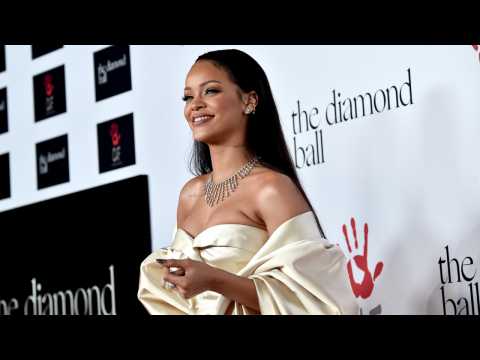 VIDEO : Rihanna Shines Bright At Diamond Ball!