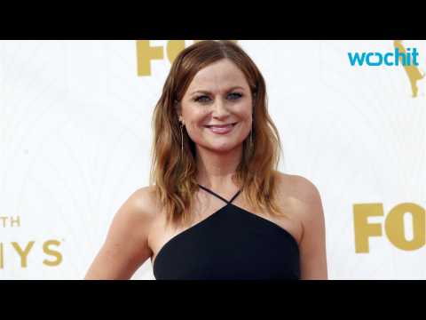 VIDEO : Amy Poehler Reckons She's Got Better Moves Than JLo