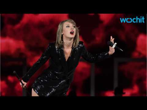 VIDEO : Publisher Announces Plans For Crowdsourced Taylor Swift Book