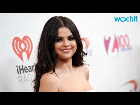 VIDEO : Selena Gomez Has Busy Night At Jingle Ball NYC