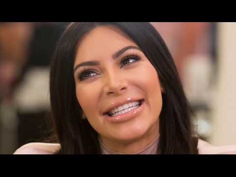 VIDEO : Kim Kardashian: Giving Away 1000 Pairs of Shoes
