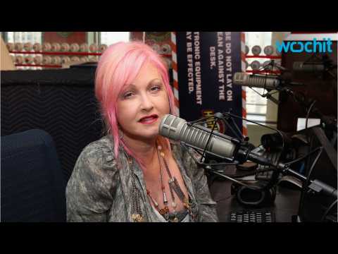 VIDEO : Cyndi Lauper Responds to Trump Ban on Muslims